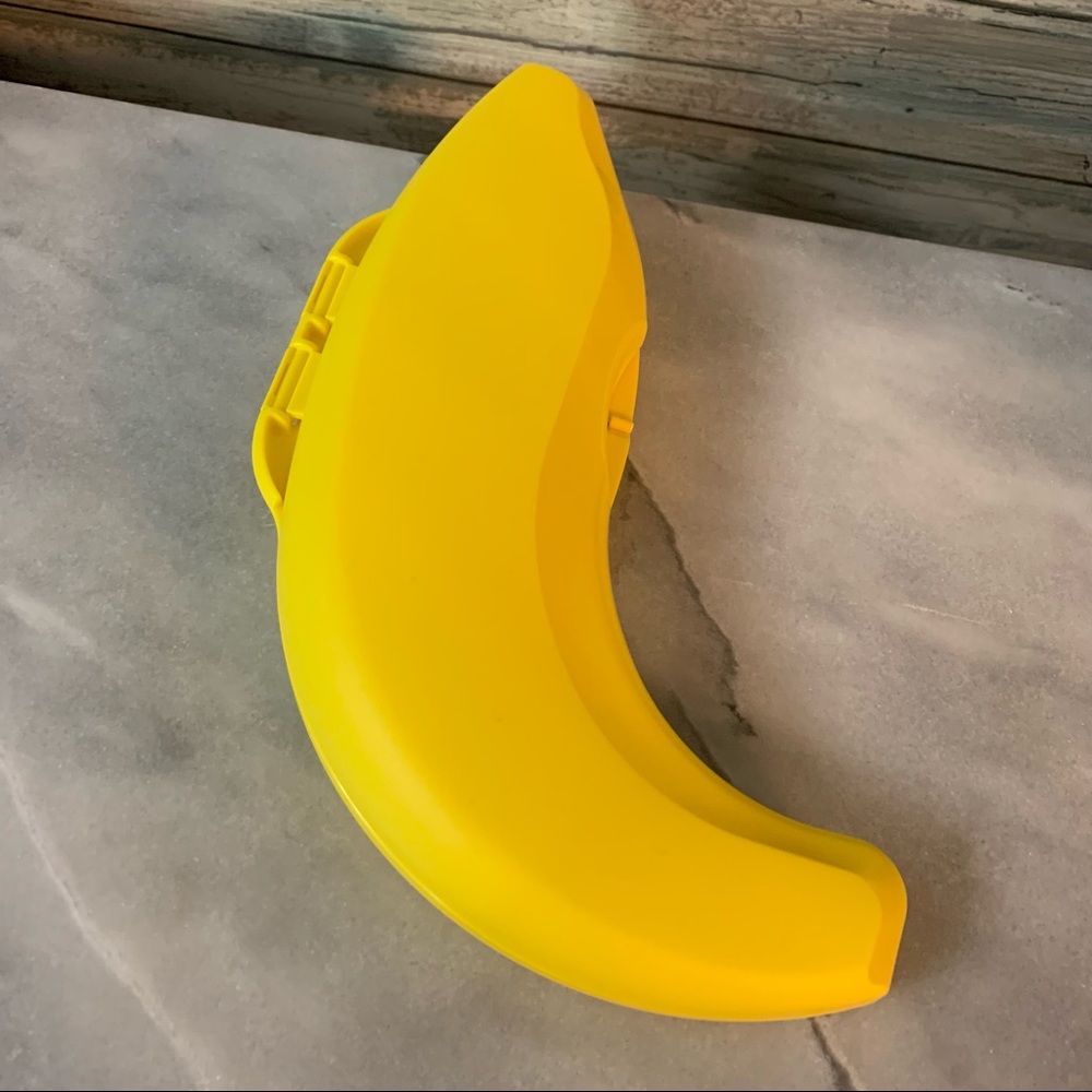 Tupperware Limited Edition Banana Keeper Case Yellow